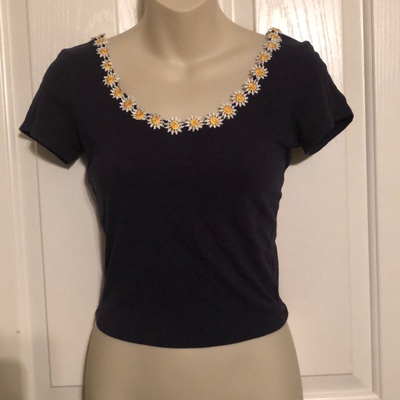 Embroidered Daisy Navy Crop Top Short Sleeve - Picture 2 of 7